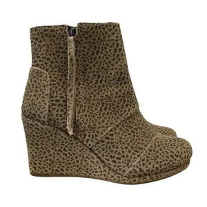 TOMS Desert Wedge Cheetah Print Side Zip Wedge Booties 6.5